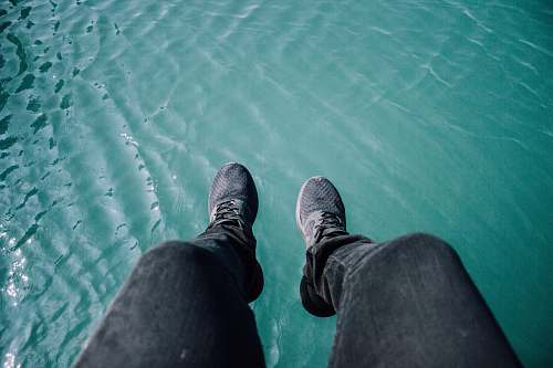 chicago person wearing black sneakers and black pants blue